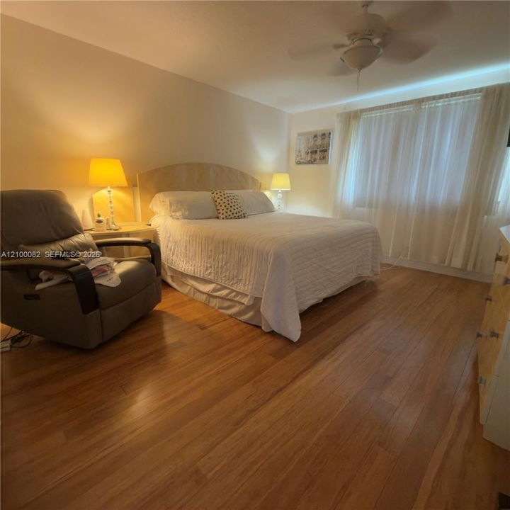 For Sale: $249,000 (2 beds, 2 baths, 1225 Square Feet)