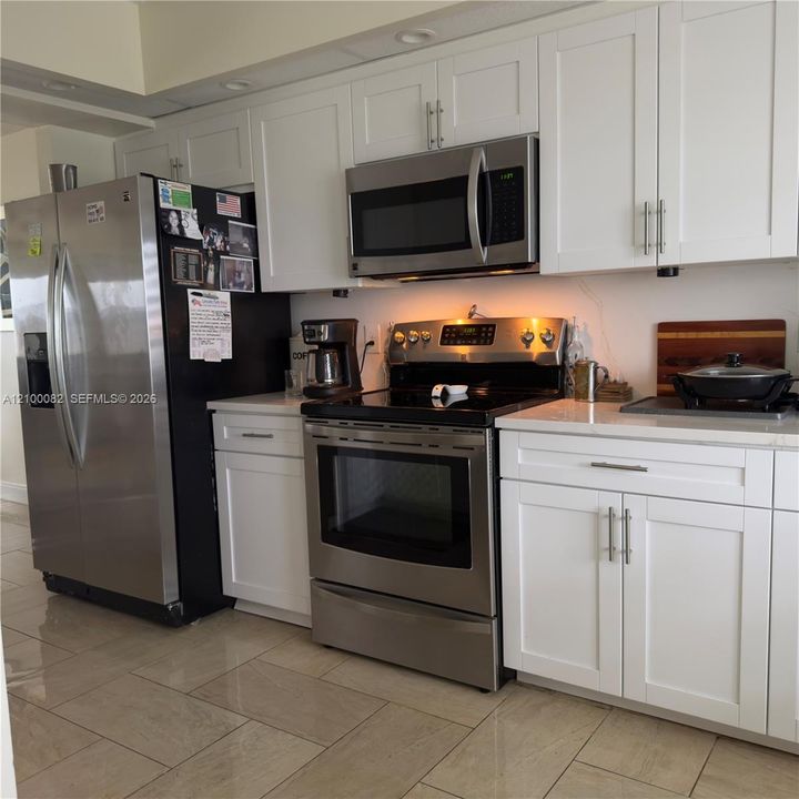 For Sale: $249,000 (2 beds, 2 baths, 1225 Square Feet)