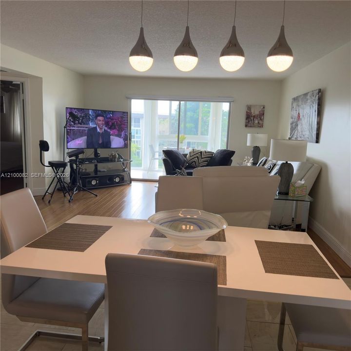 For Sale: $249,000 (2 beds, 2 baths, 1225 Square Feet)