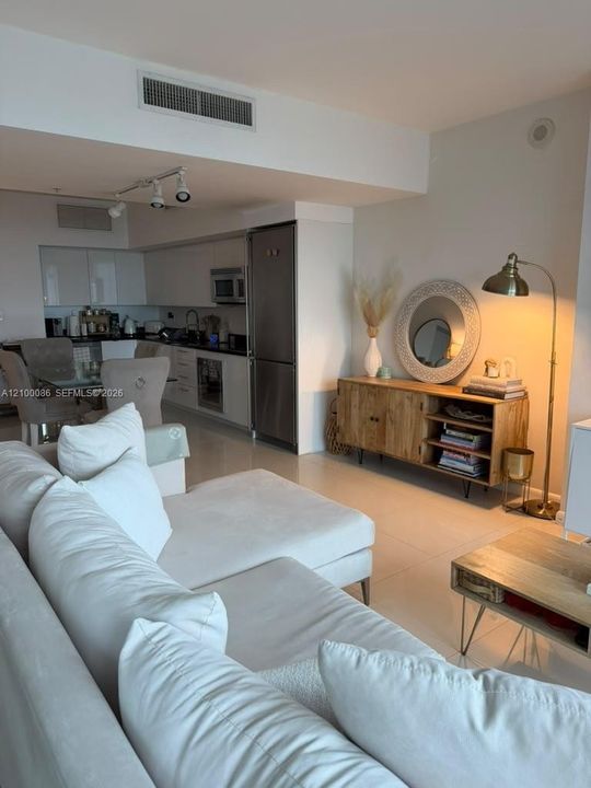 В аренду: $2,800 (1 спален, 1 ванн, 764 Квадратных фут)