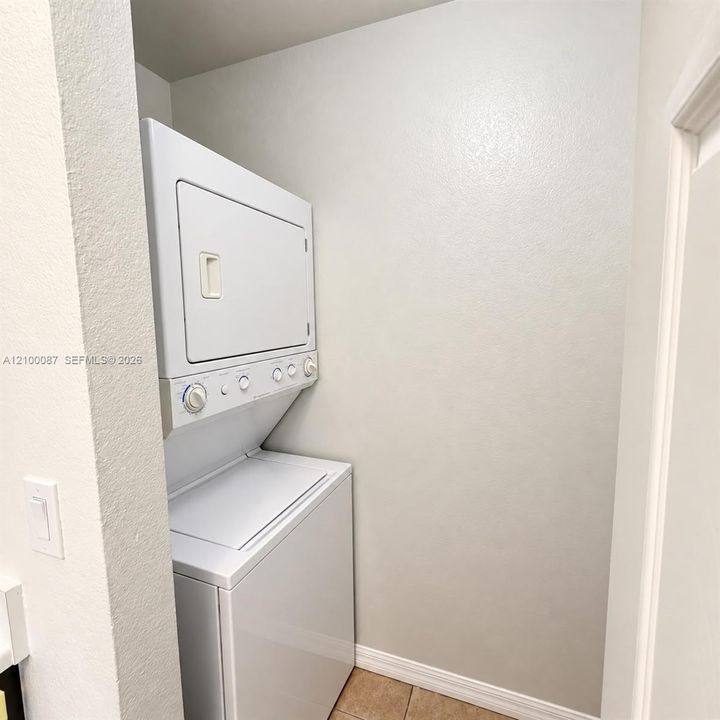 En Renta: $2,275 (3 camas, 2 baños, 1246 Pies cuadrados)