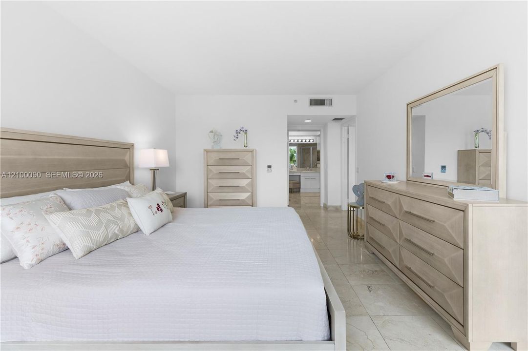 For Sale: $519,000 (2 beds, 2 baths, 1510 Square Feet)