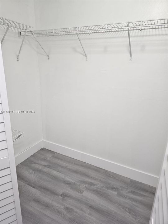 For Sale: $260,000 (2 beds, 2 baths, 990 Square Feet)