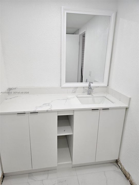 For Sale: $260,000 (2 beds, 2 baths, 990 Square Feet)