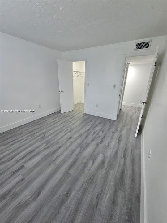 For Sale: $260,000 (2 beds, 2 baths, 990 Square Feet)