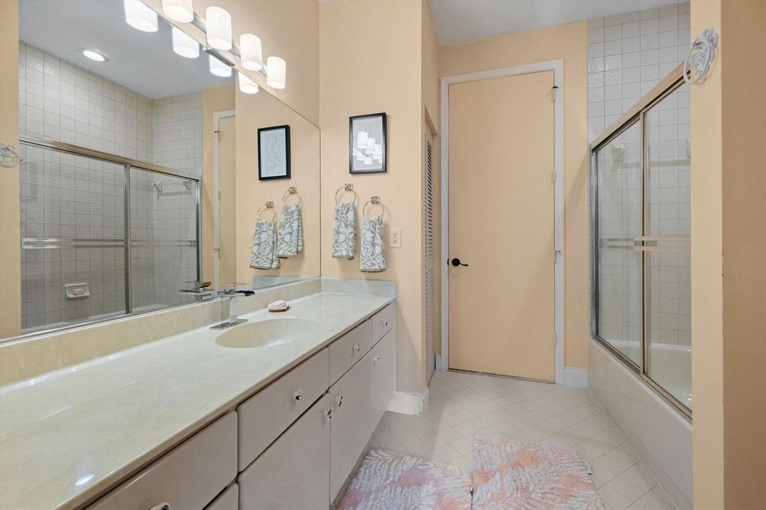 Jack & Jill Full Bath