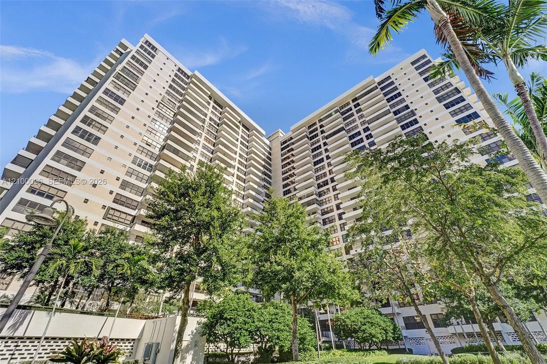 На продажу: $370,000 (2 спален, 2 ванн, 1280 Квадратных фут)