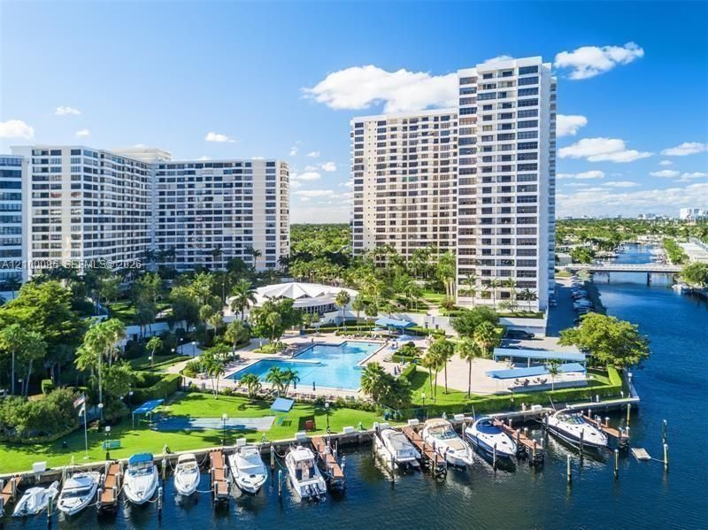 На продажу: $370,000 (2 спален, 2 ванн, 1280 Квадратных фут)