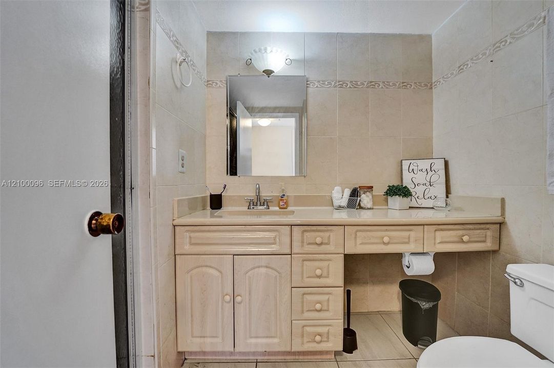 На продажу: $370,000 (2 спален, 2 ванн, 1280 Квадратных фут)