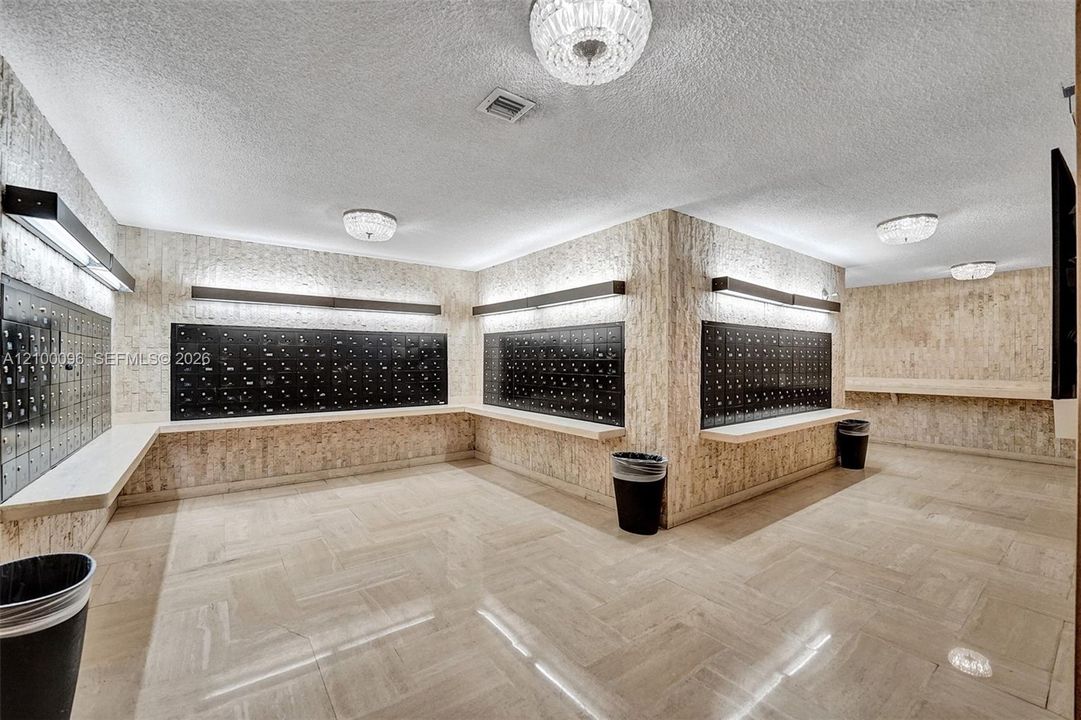 На продажу: $370,000 (2 спален, 2 ванн, 1280 Квадратных фут)