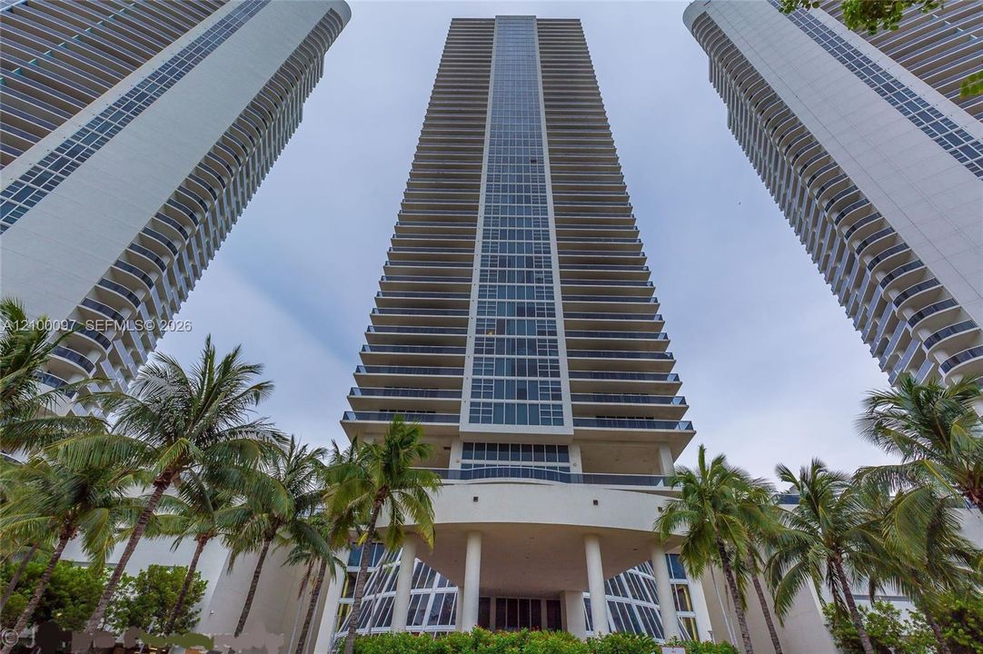 For Rent: $3,750 (1 beds, 1 baths, 871 Square Feet)