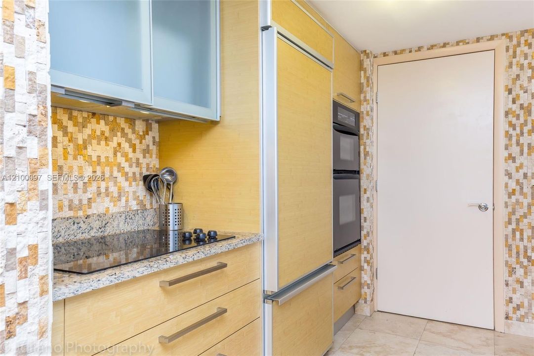 For Rent: $3,750 (1 beds, 1 baths, 871 Square Feet)