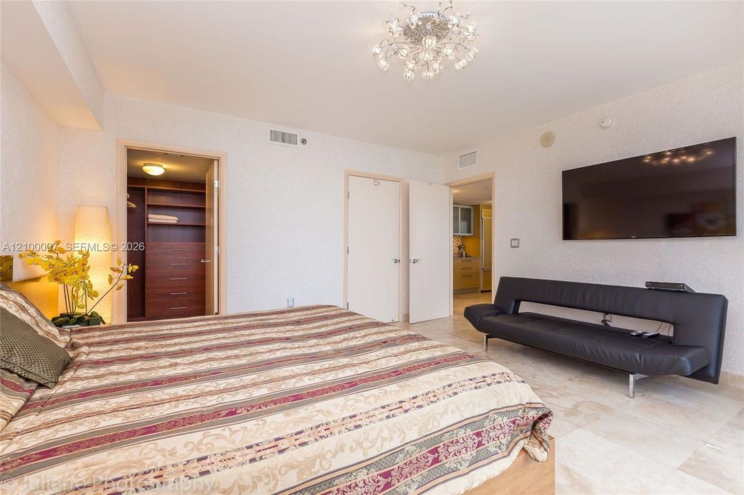 For Rent: $3,750 (1 beds, 1 baths, 871 Square Feet)