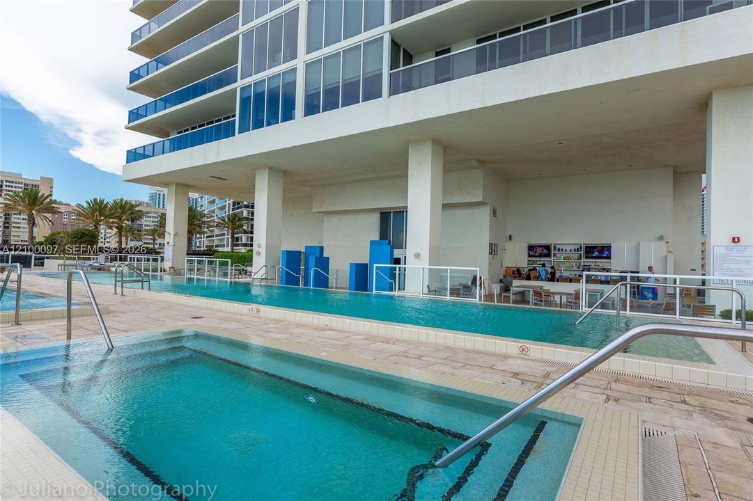 For Rent: $3,750 (1 beds, 1 baths, 871 Square Feet)
