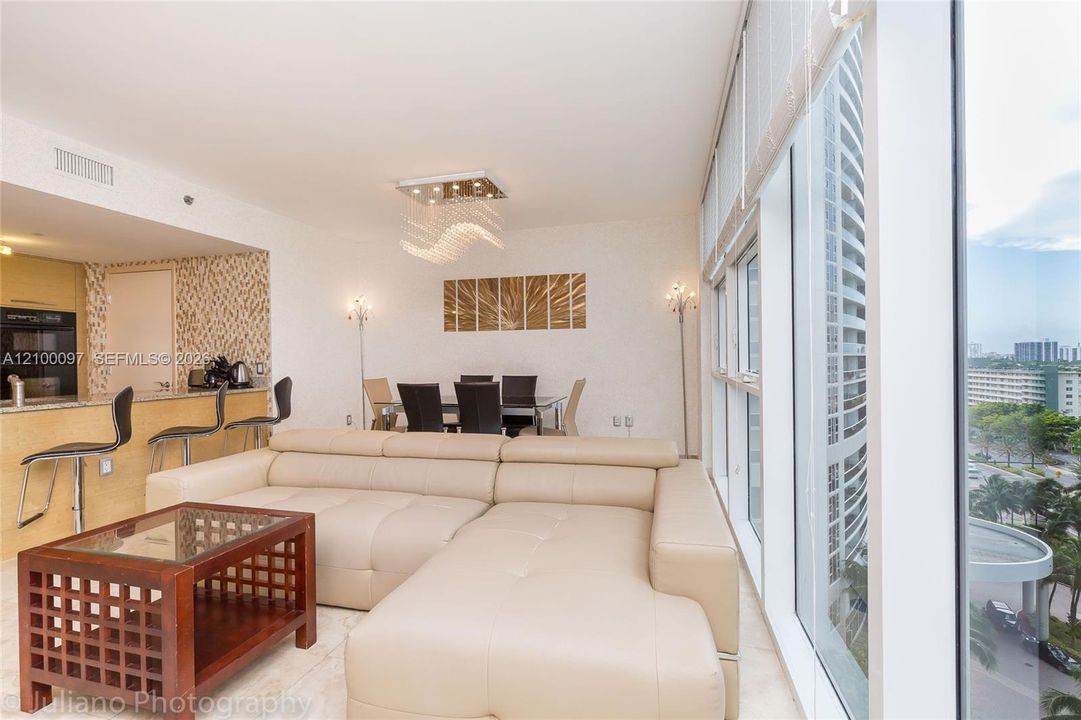 For Rent: $3,750 (1 beds, 1 baths, 871 Square Feet)