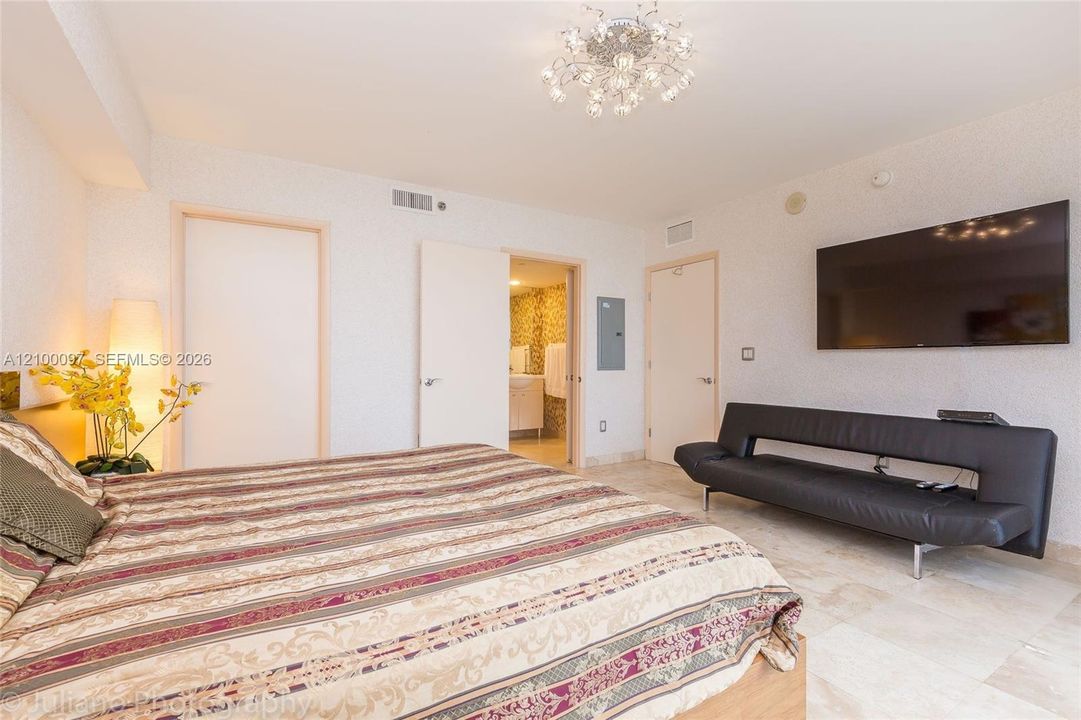 For Rent: $3,750 (1 beds, 1 baths, 871 Square Feet)