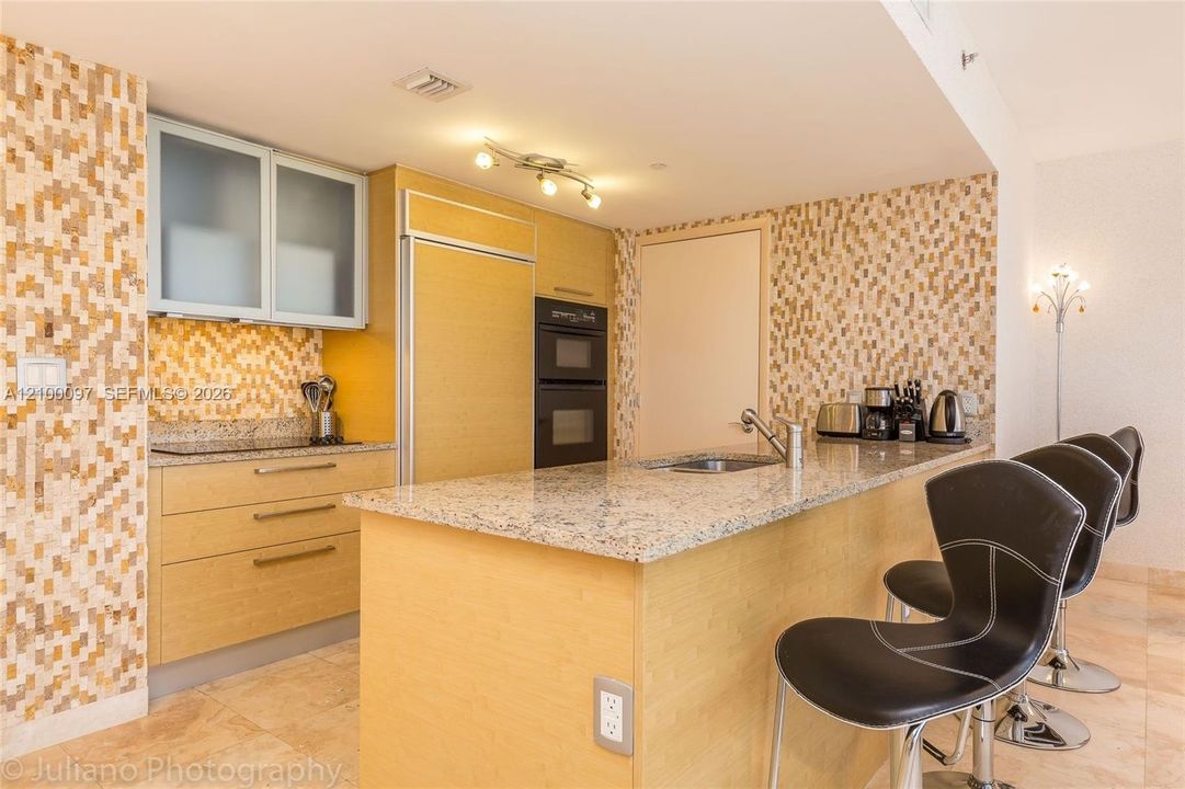 For Rent: $3,750 (1 beds, 1 baths, 871 Square Feet)