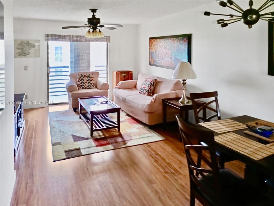 For Sale: $115,900 (2 beds, 2 baths, 810 Square Feet)