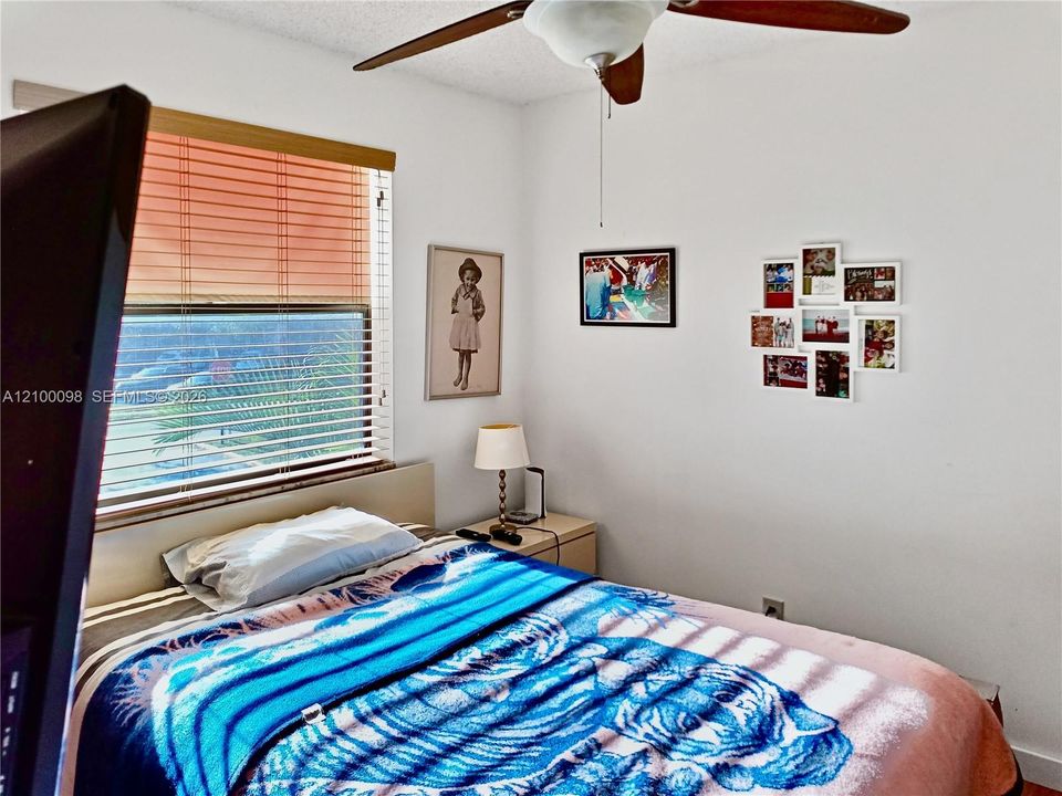 For Sale: $115,900 (2 beds, 2 baths, 810 Square Feet)