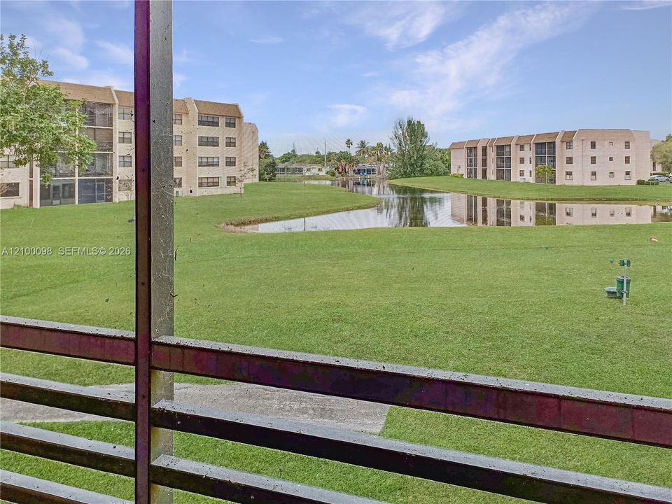 For Sale: $115,900 (2 beds, 2 baths, 810 Square Feet)