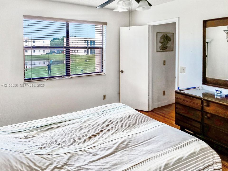 For Sale: $115,900 (2 beds, 2 baths, 810 Square Feet)