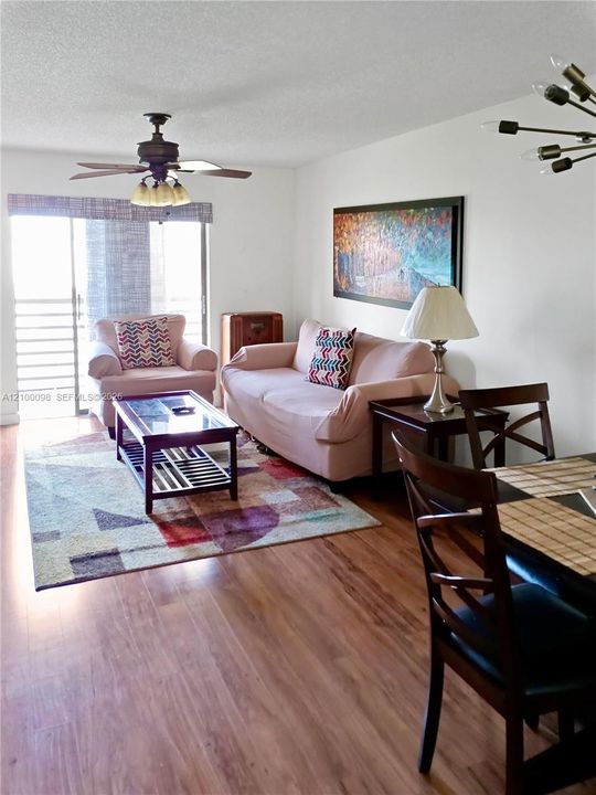 For Sale: $115,900 (2 beds, 2 baths, 810 Square Feet)