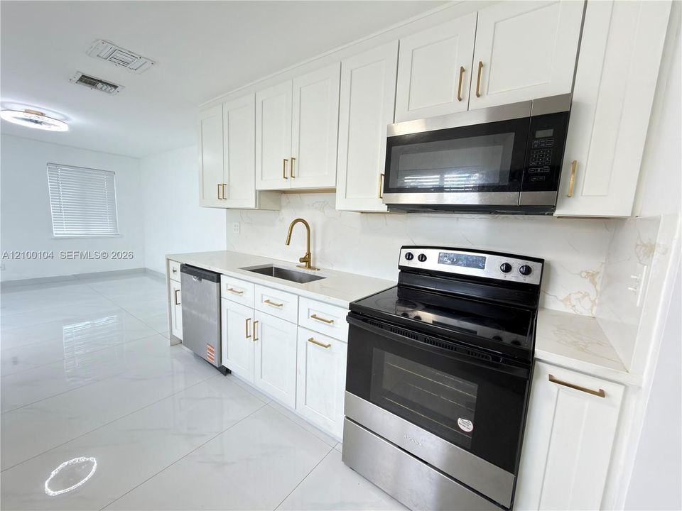 В аренду: $2,700 (2 спален, 1 ванн, 1265 Квадратных фут)