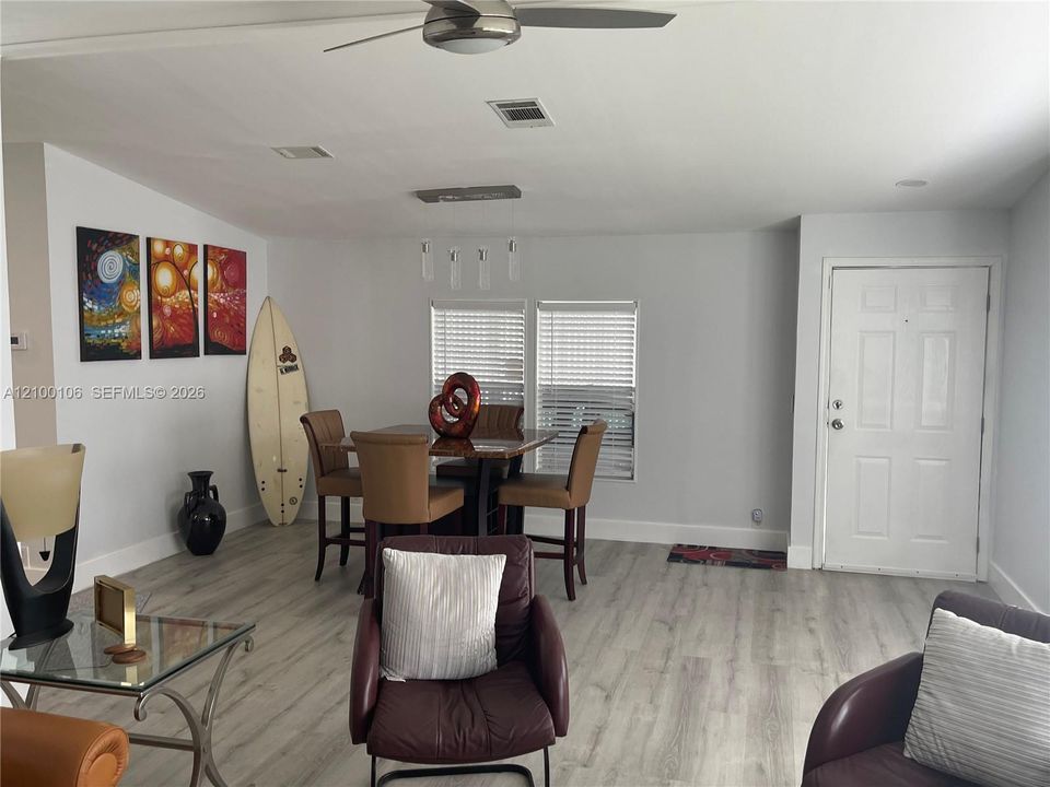 For Rent: $2,350 (2 beds, 2 baths, 1250 Square Feet)