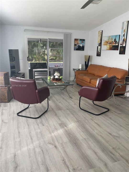 For Rent: $2,350 (2 beds, 2 baths, 1250 Square Feet)
