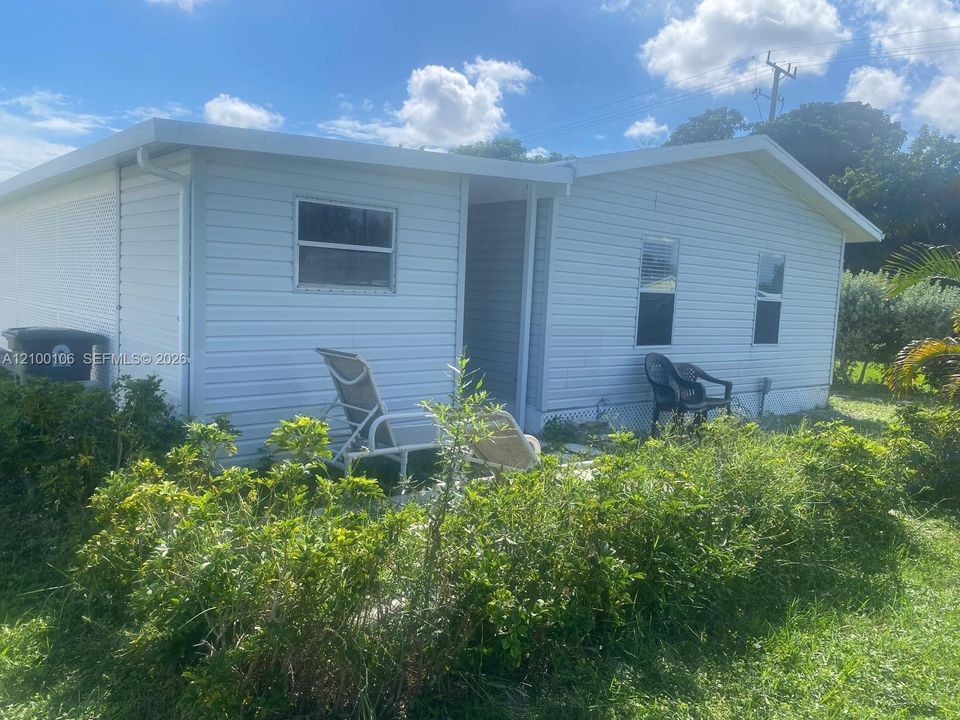 For Rent: $2,350 (2 beds, 2 baths, 1250 Square Feet)