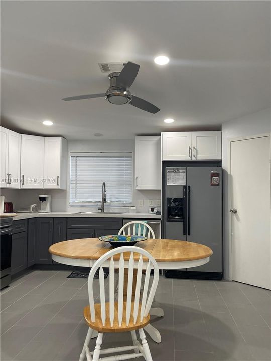 For Rent: $2,350 (2 beds, 2 baths, 1250 Square Feet)