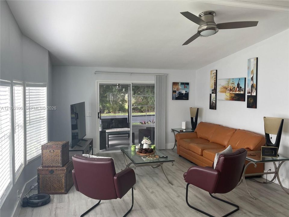 For Rent: $2,350 (2 beds, 2 baths, 1250 Square Feet)