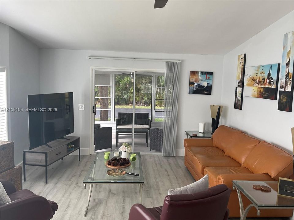 For Rent: $2,350 (2 beds, 2 baths, 1250 Square Feet)