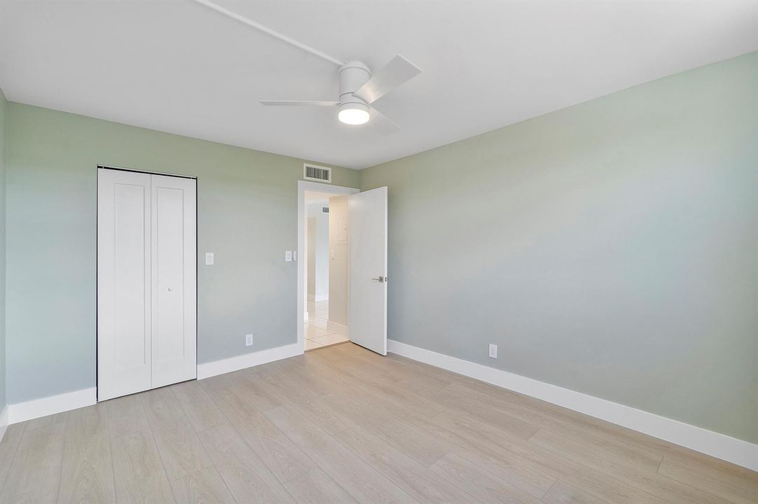 689 NE 6th Ct U207_002