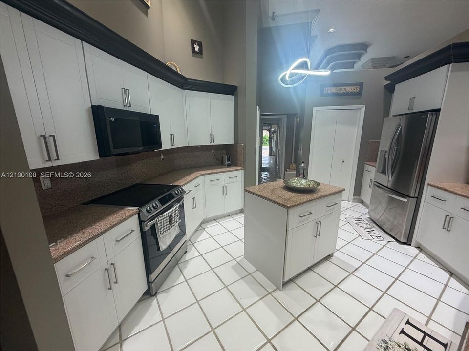 В аренду: $12,000 (4 спален, 3 ванн, 3452 Квадратных фут)