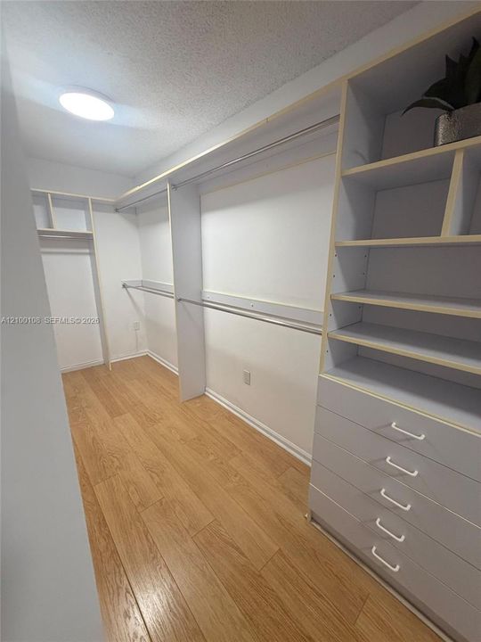 В аренду: $12,000 (4 спален, 3 ванн, 3452 Квадратных фут)