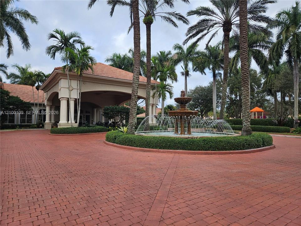 En Venta: $735,000 (5 camas, 3 baños, 2400 Pies cuadrados)