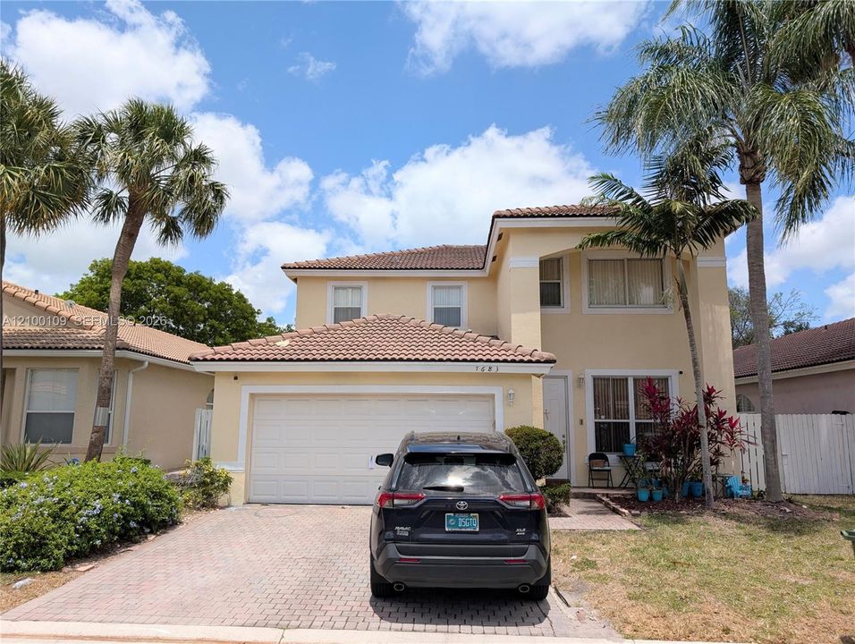 En Venta: $735,000 (5 camas, 3 baños, 2400 Pies cuadrados)