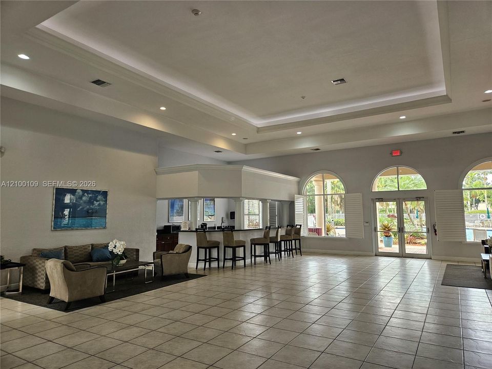 En Venta: $735,000 (5 camas, 3 baños, 2400 Pies cuadrados)