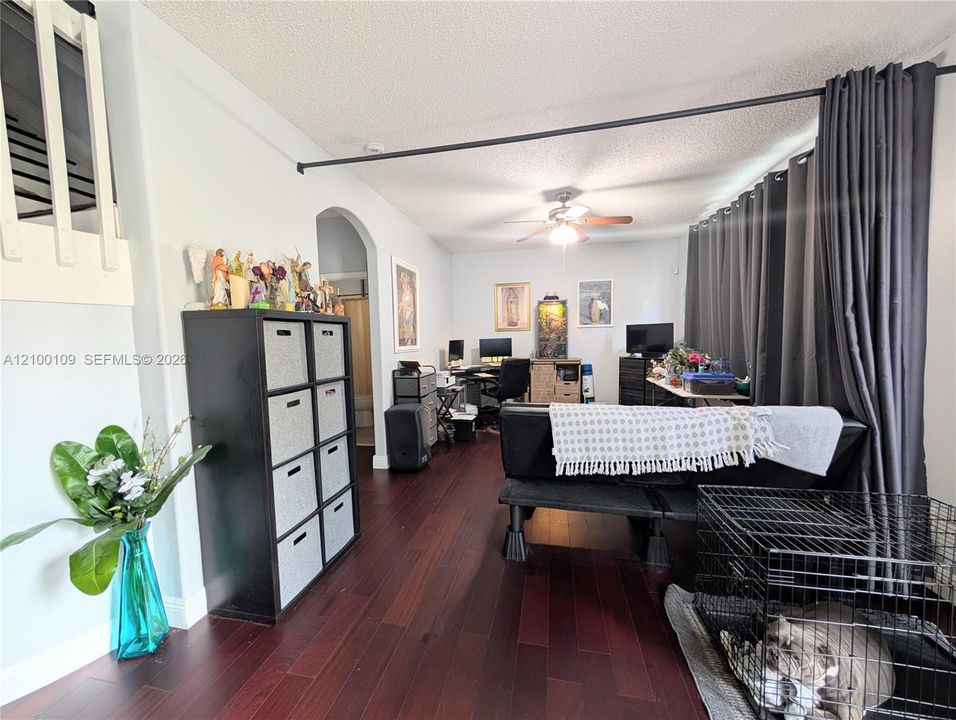 En Venta: $735,000 (5 camas, 3 baños, 2400 Pies cuadrados)