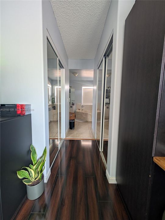 En Venta: $735,000 (5 camas, 3 baños, 2400 Pies cuadrados)