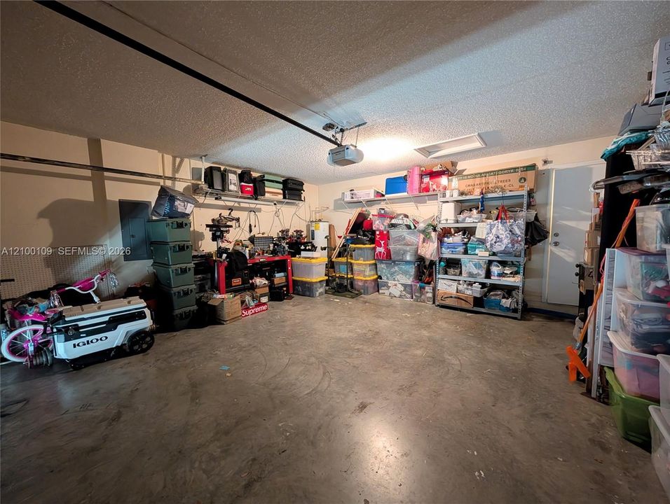 En Venta: $735,000 (5 camas, 3 baños, 2400 Pies cuadrados)