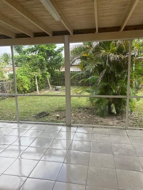 COVERED SCREEN PATIO
