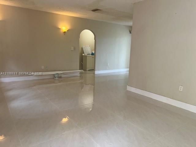 В аренду: $3,300 (3 спален, 2 ванн, 1294 Квадратных фут)