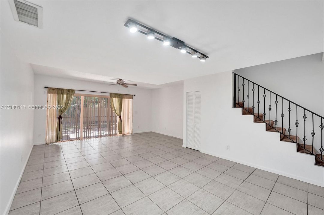 En Renta: $2,850 (3 camas, 2 baños, 1512 Pies cuadrados)