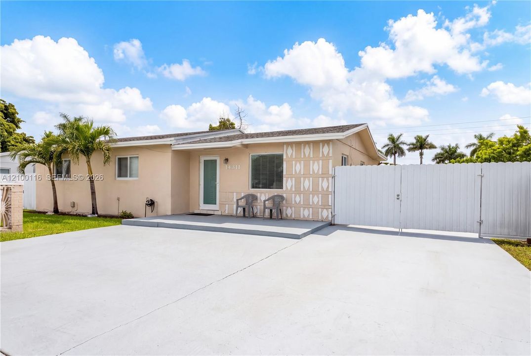 For Sale: $559,900 (3 beds, 2 baths, 1885 Square Feet)