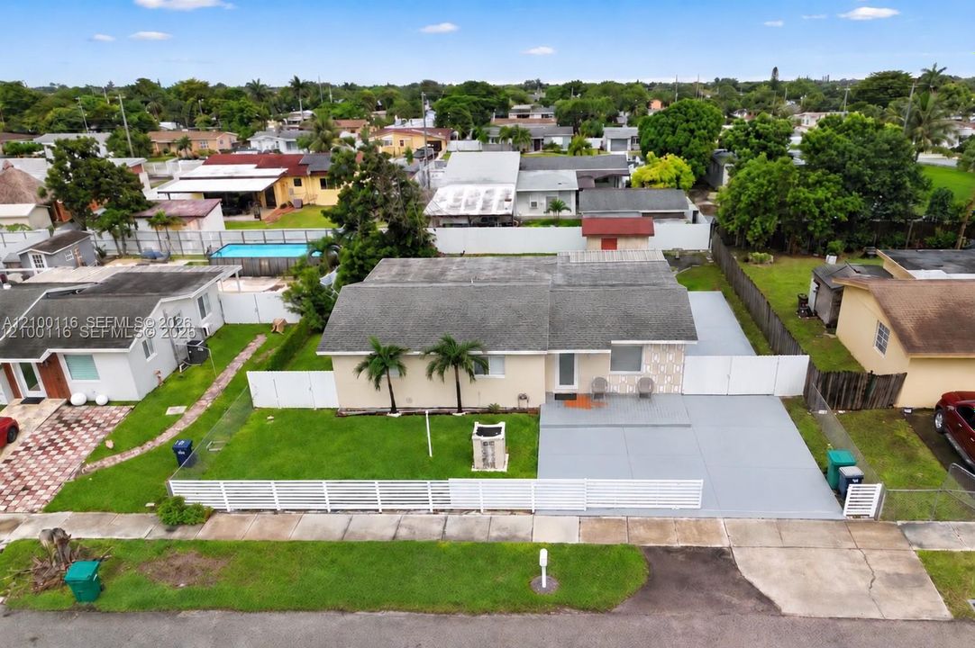 For Sale: $559,900 (3 beds, 2 baths, 1885 Square Feet)