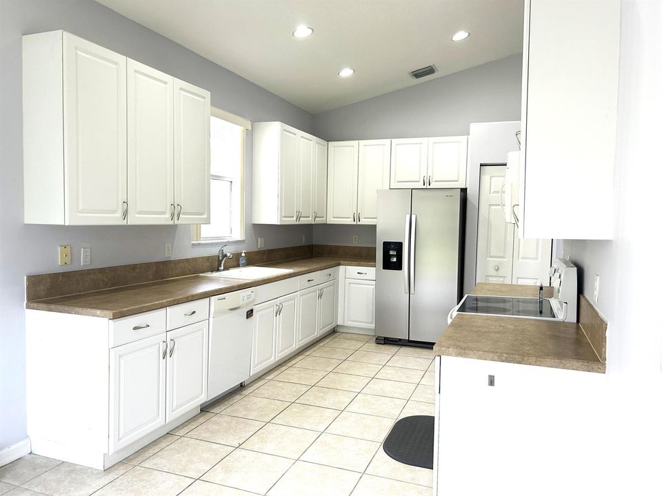 PLENTY OF CABINETS