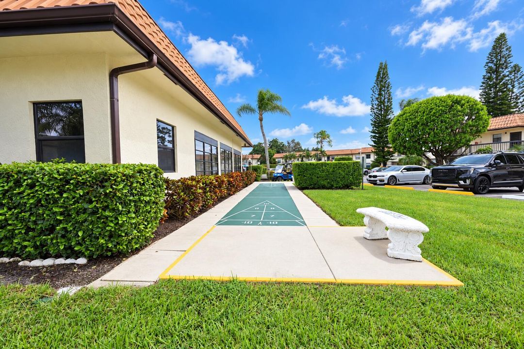 Shuffleboard court