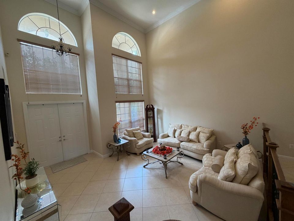 11128 living room2
